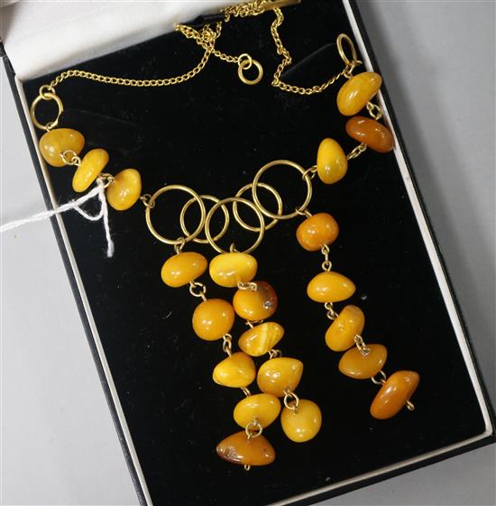 A yellow metal and amber bead necklace, gross weight 25 grams, approx. 56cm.
